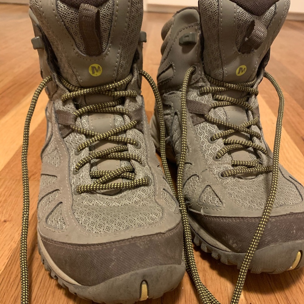 Merrell Waterproof Hiking Boots size 9
